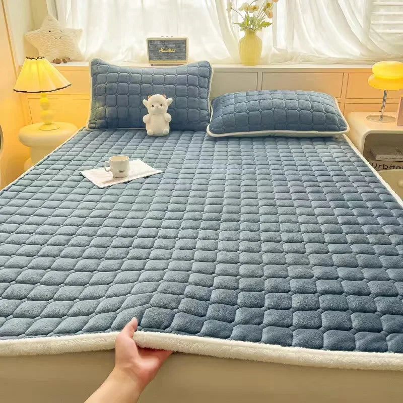 Winter Warm Velvet Mattress Topper – Thick Bed Mattress Cover & Tatami Floor Mat