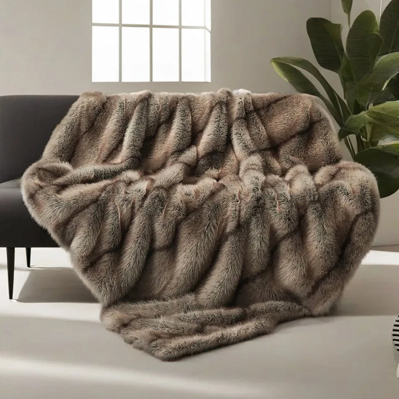 Luxury Faux Fur Blanket – High-End Fox Fur Throw for Bed, Sofa, or Home Décor