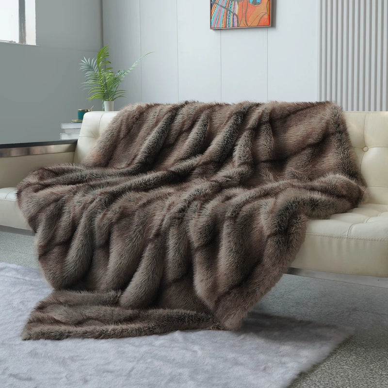 Luxury Faux Fur Blanket – High-End Fox Fur Throw for Bed, Sofa, or Home Décor