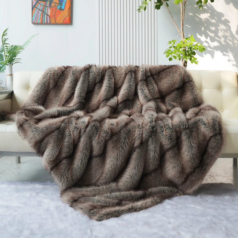 Luxury Faux Fur Blanket – High-End Fox Fur Throw for Bed, Sofa, or Home Décor