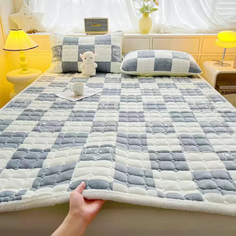 Winter Warm Velvet Mattress Topper – Thick Bed Mattress Cover & Tatami Floor Mat