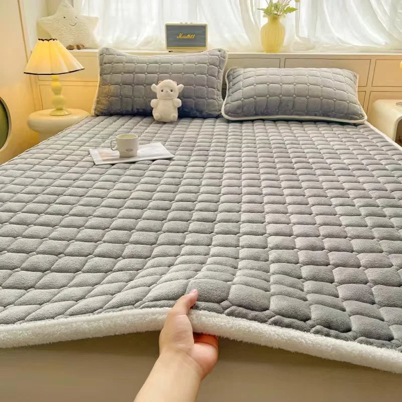 Winter Warm Velvet Mattress Topper – Thick Bed Mattress Cover & Tatami Floor Mat